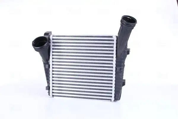 NISSENS 96611 | Sağ İntercooler VW Touareg 03 18 Audi Q7 06 15 Porsche Cayenne 10