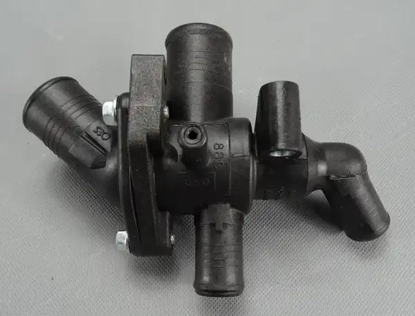 FORD OTOSAN 1C1O8A586AA | V184 Transit 2001-2007 2.4 Termostat Gövdesi Komple | 1 Adet